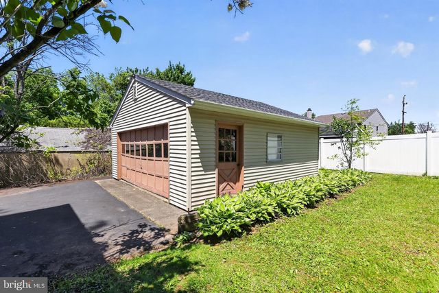 325 MANOR RD, Hatboro, PA 19040