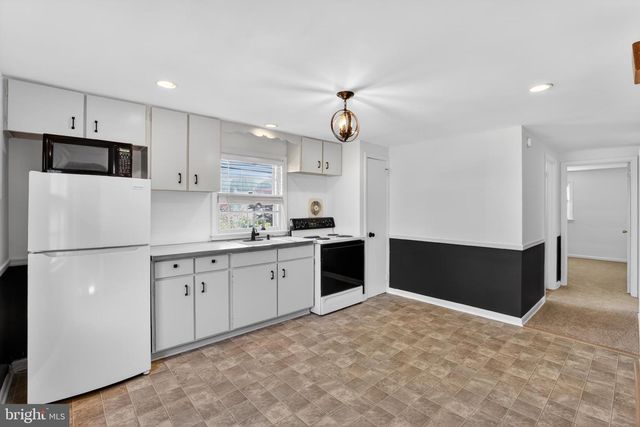 325 MANOR RD, Hatboro, PA 19040