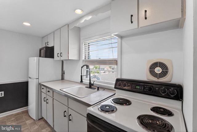 325 MANOR RD, Hatboro, PA 19040