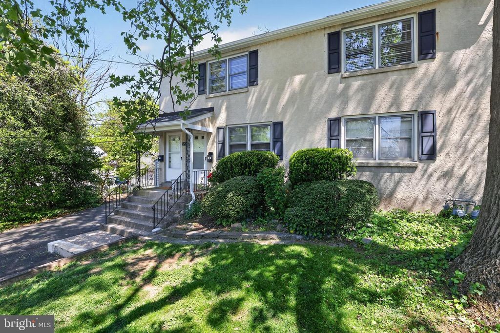 325 MANOR RD, Hatboro, PA 19040