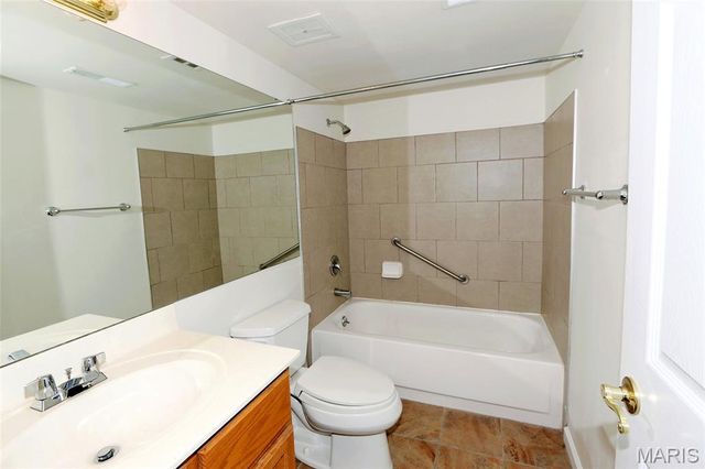 10017 Chardin Way 3, St Louis, MO 63128