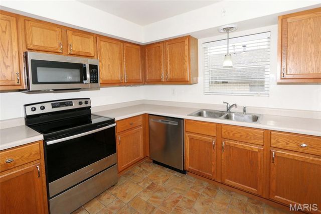 10017 Chardin Way 3, St Louis, MO 63128