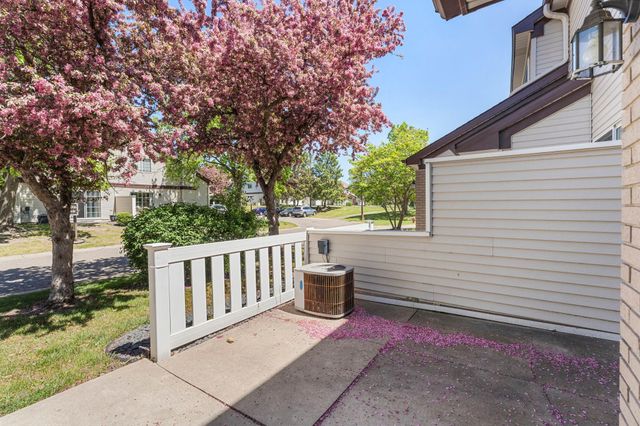 4026 Wilshire Circle 76, Shoreview, MN 55126