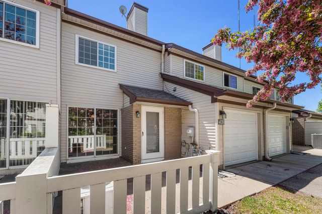 4026 Wilshire Circle 76, Shoreview, MN 55126