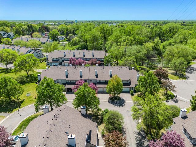 4026 Wilshire Circle 76, Shoreview, MN 55126