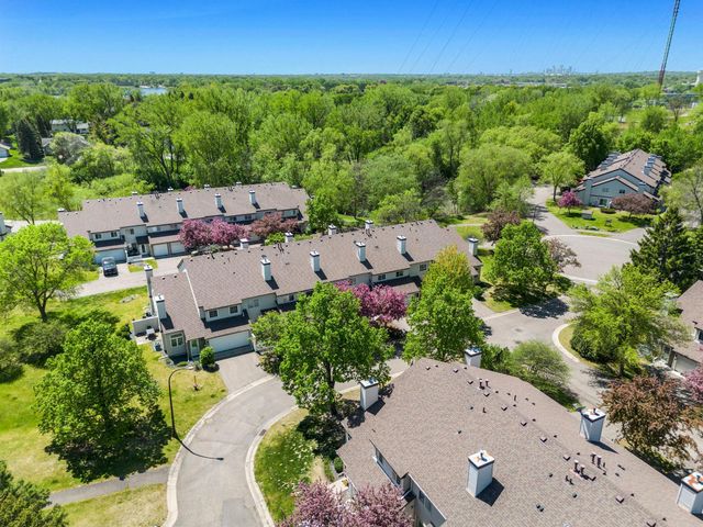 4026 Wilshire Circle 76, Shoreview, MN 55126
