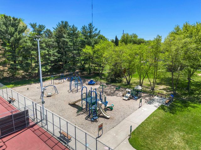 4026 Wilshire Circle 76, Shoreview, MN 55126