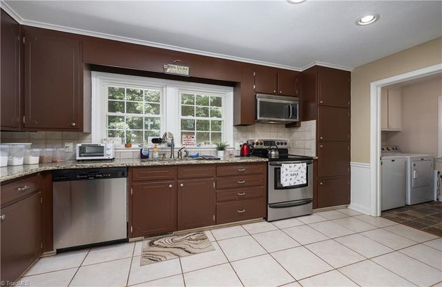 13 Mayflower Lane, Lexington, NC 27295