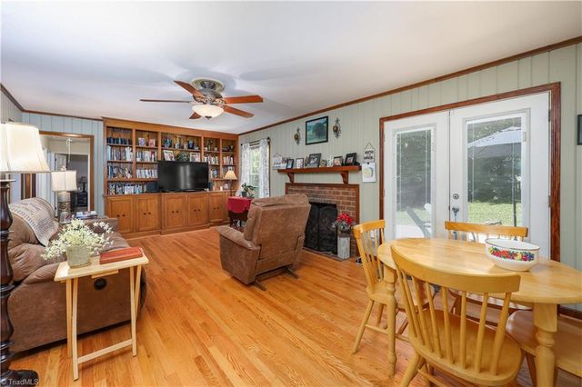 13 Mayflower Lane, Lexington, NC 27295