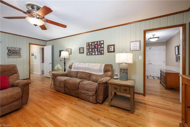 13 Mayflower Lane, Lexington, NC 27295