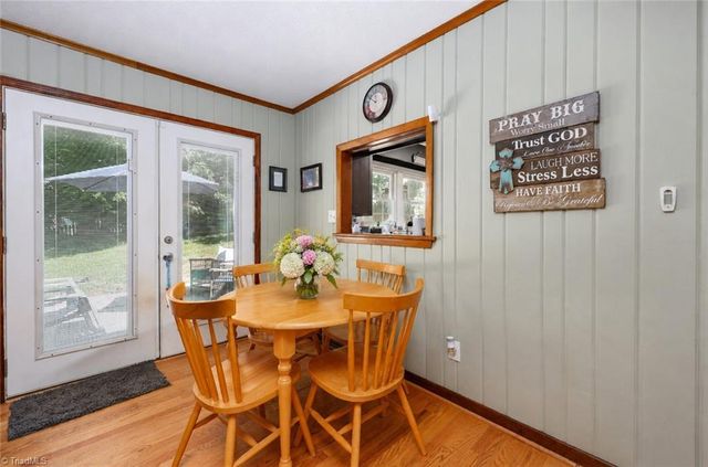 13 Mayflower Lane, Lexington, NC 27295