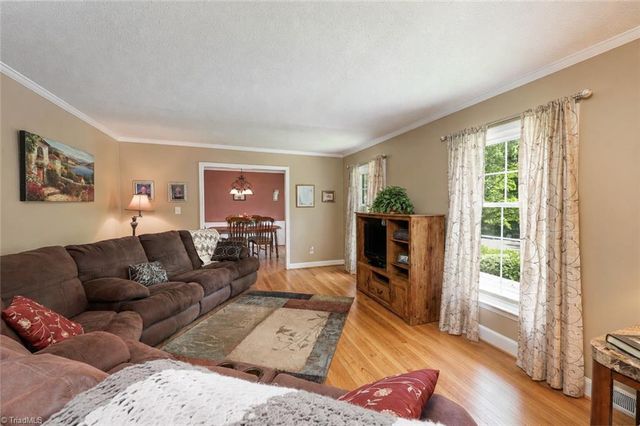 13 Mayflower Lane, Lexington, NC 27295