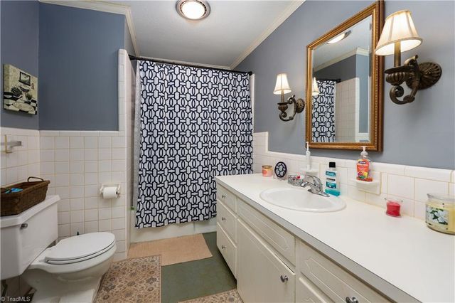 13 Mayflower Lane, Lexington, NC 27295