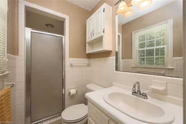 13 Mayflower Lane, Lexington, NC 27295