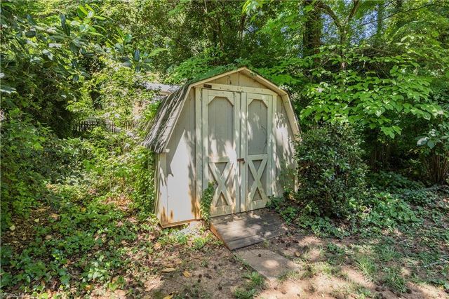 13 Mayflower Lane, Lexington, NC 27295
