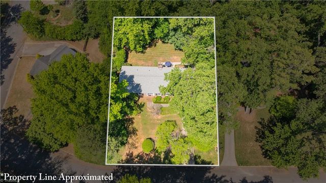 13 Mayflower Lane, Lexington, NC 27295