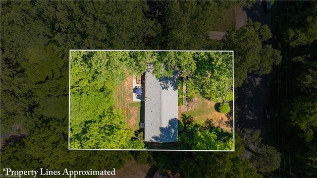 13 Mayflower Lane, Lexington, NC 27295