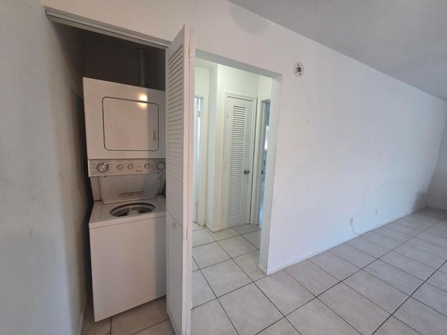 701 SE 15th Street 12, Fort Lauderdale, FL 33316