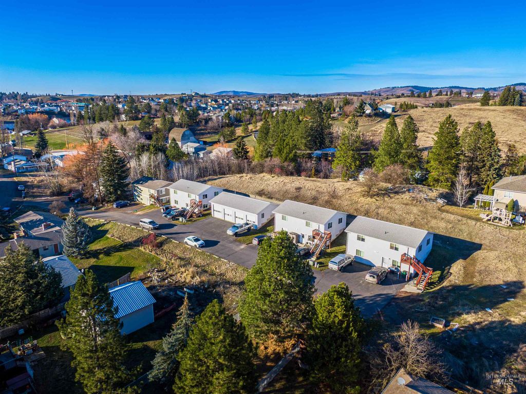 904 Vandal Dr. A-H, Moscow, ID 83843