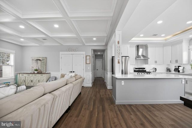 9 WOODBINE AVE, Maple Shade, NJ 08052