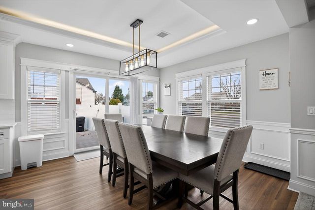 9 WOODBINE AVE, Maple Shade, NJ 08052