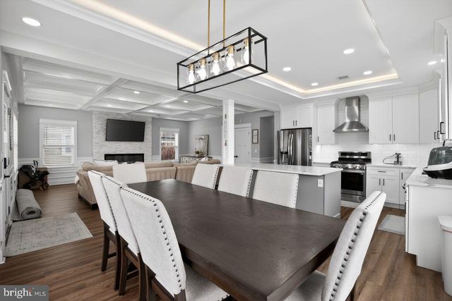 9 WOODBINE AVE, Maple Shade, NJ 08052