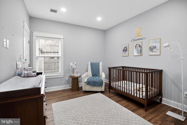 9 WOODBINE AVE, Maple Shade, NJ 08052