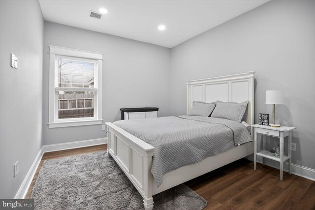 9 WOODBINE AVE, Maple Shade, NJ 08052