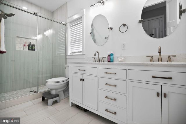 9 WOODBINE AVE, Maple Shade, NJ 08052