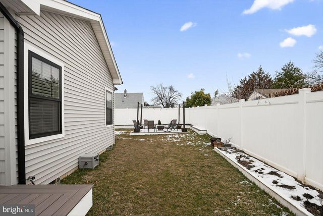 9 WOODBINE AVE, Maple Shade, NJ 08052