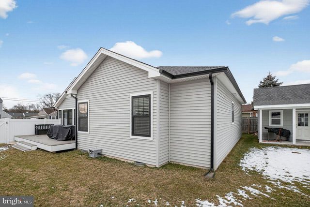 9 WOODBINE AVE, Maple Shade, NJ 08052