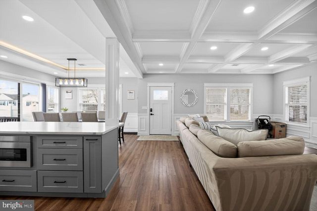 9 WOODBINE AVE, Maple Shade, NJ 08052