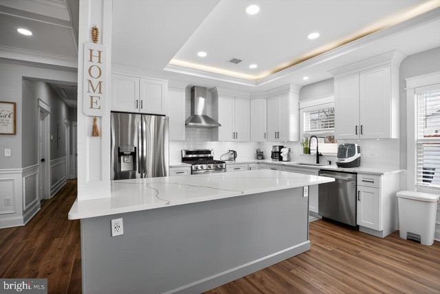 9 WOODBINE AVE, Maple Shade, NJ 08052