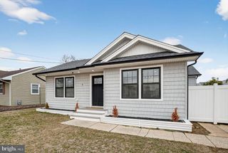 9 WOODBINE AVE, Maple Shade, NJ 08052