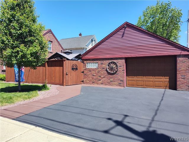 110 Labelle Avenue, Hamburg, NY 14219