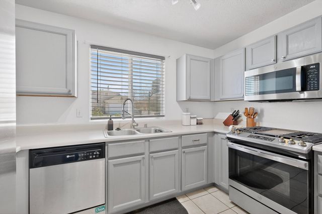 5715 Aida Road NW, Albuquerque, NM 87114