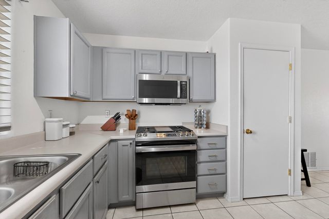 5715 Aida Road NW, Albuquerque, NM 87114