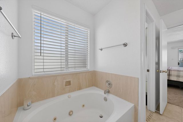 5715 Aida Road NW, Albuquerque, NM 87114