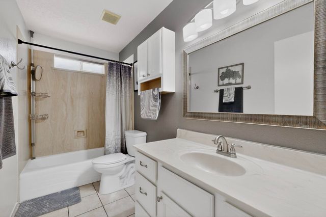 5715 Aida Road NW, Albuquerque, NM 87114