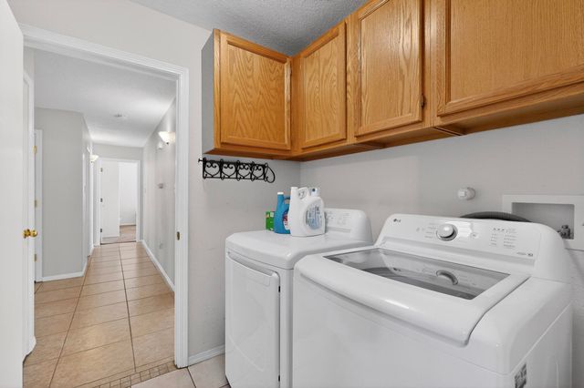 5715 Aida Road NW, Albuquerque, NM 87114