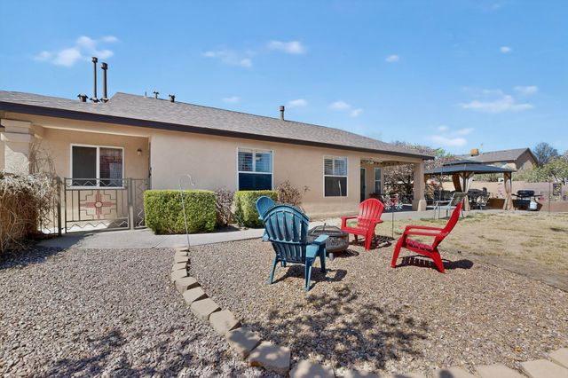 5715 Aida Road NW, Albuquerque, NM 87114