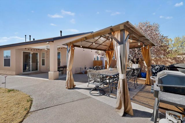 5715 Aida Road NW, Albuquerque, NM 87114