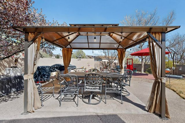 5715 Aida Road NW, Albuquerque, NM 87114