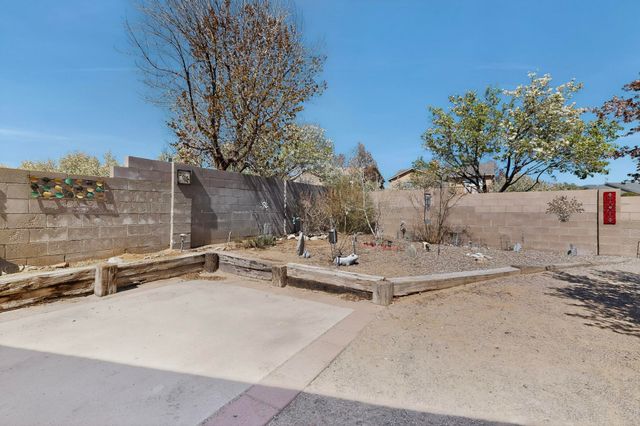 5715 Aida Road NW, Albuquerque, NM 87114
