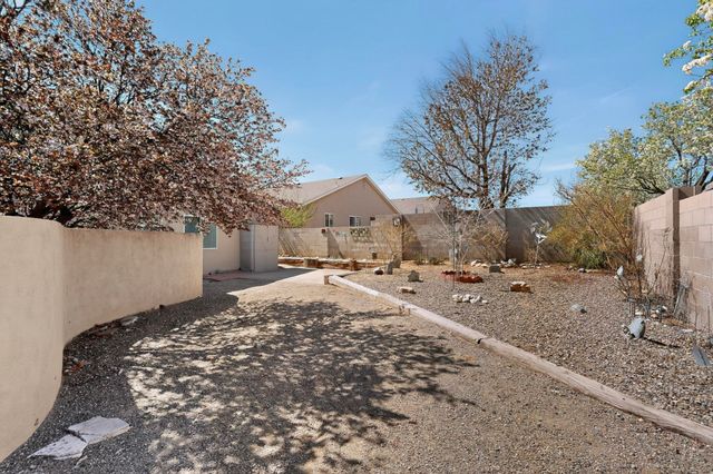 5715 Aida Road NW, Albuquerque, NM 87114