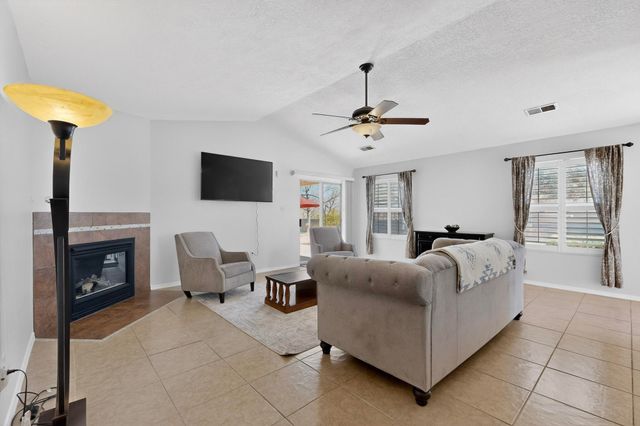 5715 Aida Road NW, Albuquerque, NM 87114