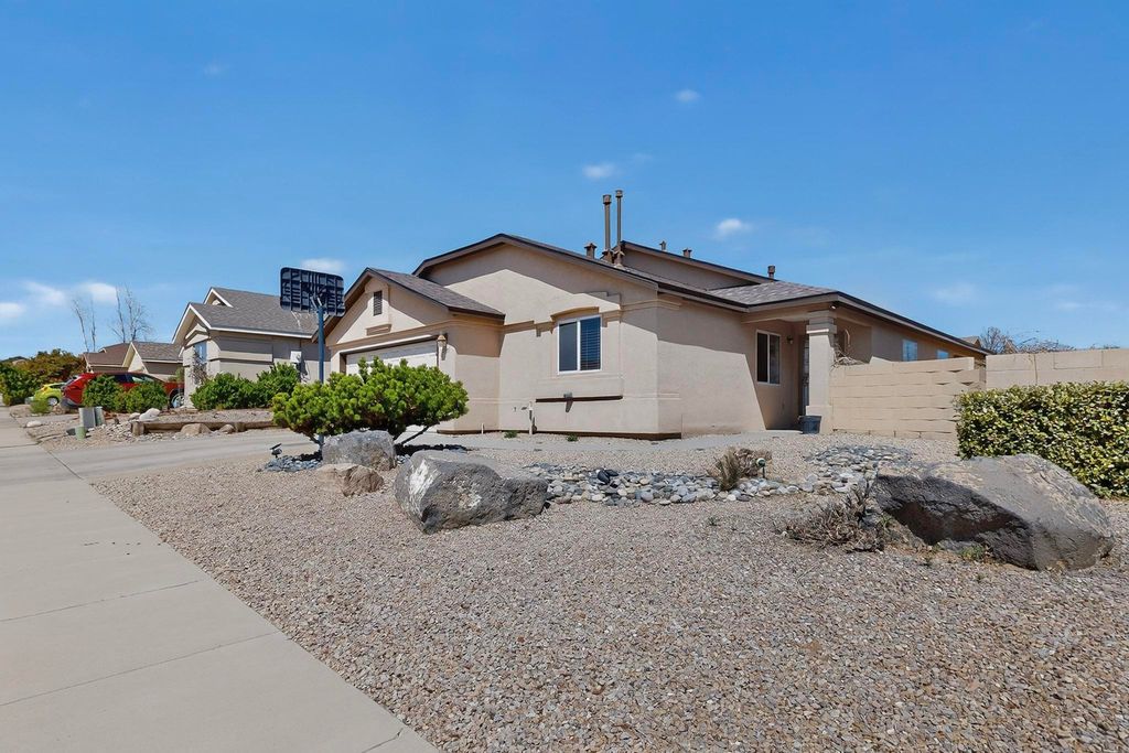 5715 Aida Road NW, Albuquerque, NM 87114