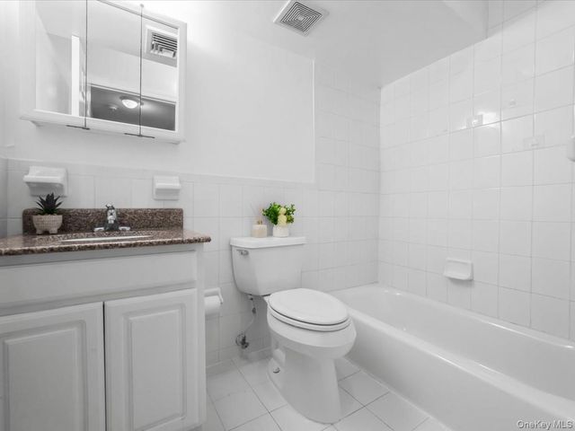 1 Patricia Lane 305, Bronx, NY 10465