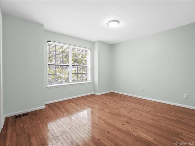 1 Patricia Lane 305, Bronx, NY 10465