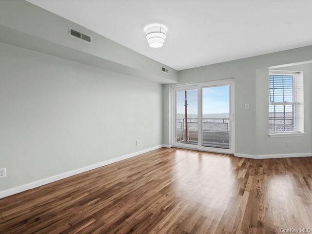 1 Patricia Lane 305, Bronx, NY 10465